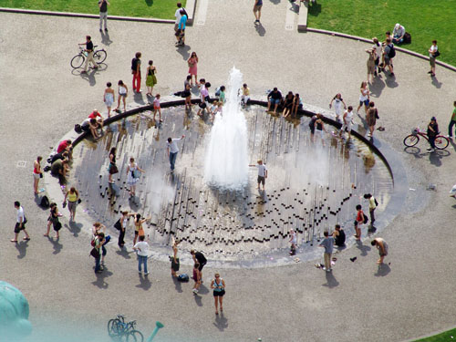 BERLÍN08 (069) Sota la font